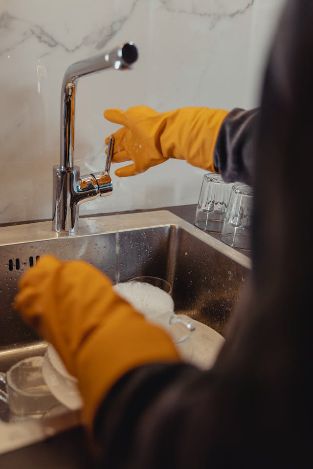 kitchen sink cleaning